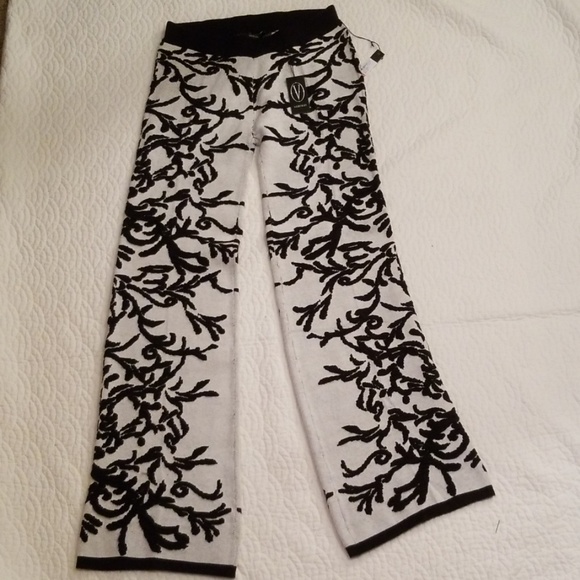Vertigo Paris Patterned knit flare pant size M - Picture 4 of 7
